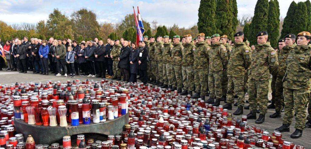 HRVATSKI GRAD HEROJ: Dan sjećanja na žrtvu Vukovara, pijetet za najmanje 2.717 hrvatskih branitelja i civila