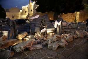 BETLEHEM: Božićne jaslice ograđene bodljikavom žicom i ruševinama koje simboliziraju razaranja u Gazi  