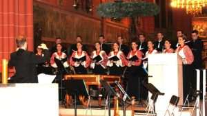 BOŽIĆNI KONCERT ZA PAMĆENJE: Folklorni ansambl Lado oduševio svojim nastupom u Katedrali sv. Bartolomeja u Frankfurtu