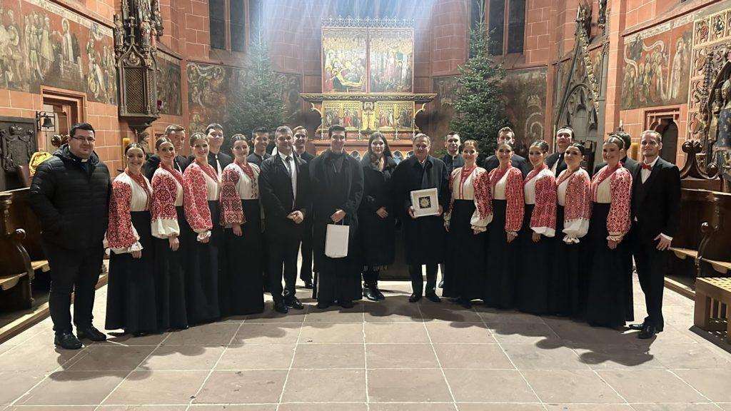 BOŽIĆNI KONCERT ZA PAMĆENJE: Folklorni ansambl Lado oduševio svojim nastupom u Katedrali sv. Bartolomeja u Frankfurtu