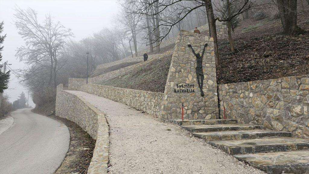 BRDO OBASJANO SVJETLOŠĆU SVIJEĆA: U Svetištu Kalvarija kod Viteza Božić se dočekuje na poseban način