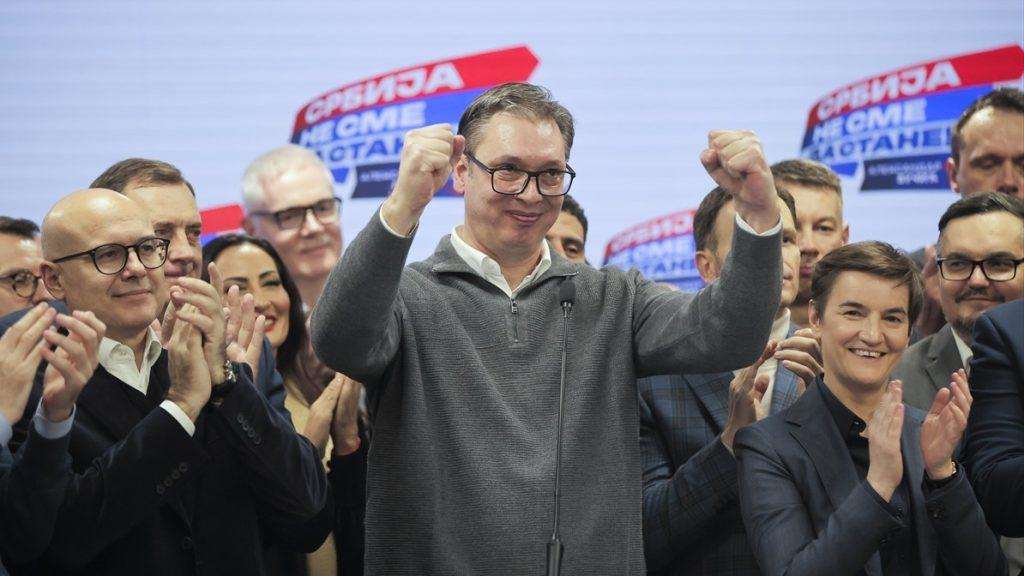 VUČIĆ PROGLASIO POBJEDU: Vodeća srbijanska oporbena koalicija osporila u izbornoj noći "apsolutnu pobjedu" SNS-a