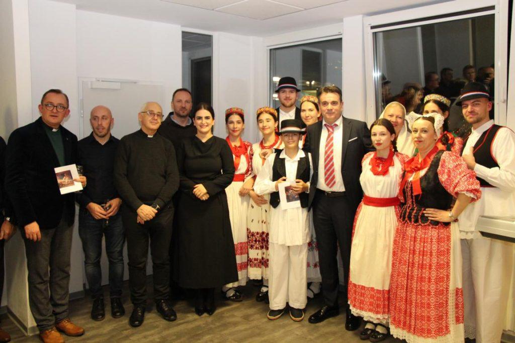 BOŽIĆNI DOMJENAK U DÜSSELDORFU: U prostorijama Generalnog konzulata RH okupio se znatan broj Hrvata