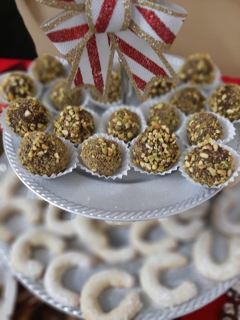 BOŽIĆNI RECEPTI TALIJANSKIH HRVATA: Linzer keksi s bademima, čokoladni raspucanci, vanilin kiflice, kuglice od smokava bez šećera...