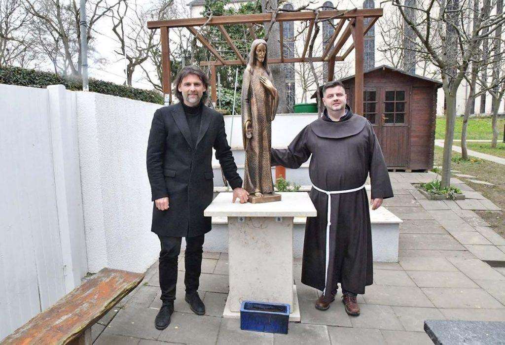HUMANITARNI KONCERTI: Stijepo Gleđ Markos dojmljivim nastupima oduševio Hrvate u Austriji HUMANITARNI KONCERTI: Stijepo Gleđ Markos dojmljivim nastupima oduševio Hrvate u Austriji