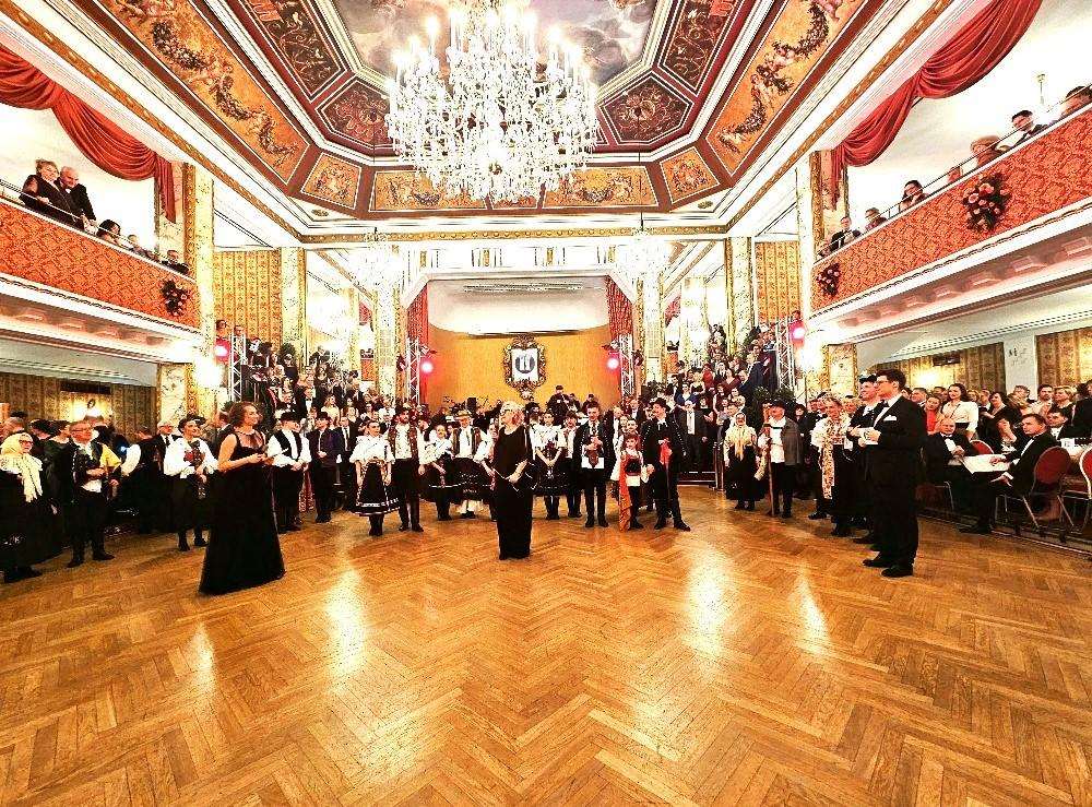 U NAZOČNOSTI 1.100 GOSTIJU: Održan 77. Hrvatski bal u Beču - uveličali ga austrijska ministrica Raab i brojni diplomati