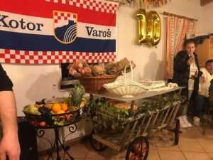 (FOTO) KOTORVAROŠANI U STUTTGARTU: Na fešti proslavili 10. obljetnicu udruge i pomolili se za svog iznenada preminulog člana