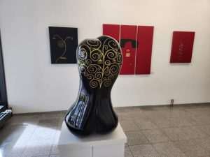 IL MINIMALISTA: U Stuttgartu u poznatoj galeriji Strzelski, pod pokroviteljstvom GK RH Stuttgart otvorena je izložba pod nazivom „Umjetnost je reducirati stvari“