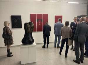 IL MINIMALISTA: U Stuttgartu u poznatoj galeriji Strzelski, pod pokroviteljstvom GK RH Stuttgart otvorena je izložba pod nazivom „Umjetnost je reducirati stvari“