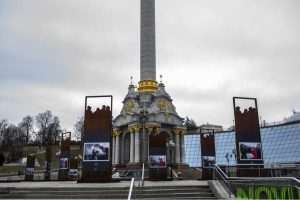 (FOTO) PROŠLO JE 10 GODINA: U Kijevu odana počast poginulima tijekom “Revolucije dostojanstva” u Ukrajini  