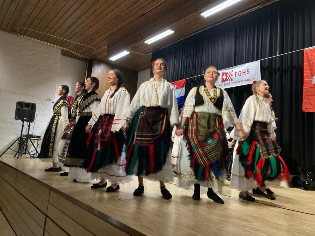 ŠVICARSKA: Studentska večer u Wangen an Aare