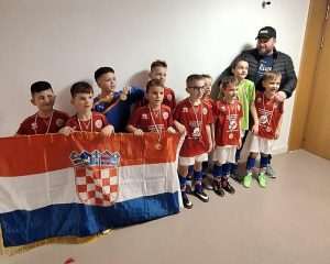 OPET NA POBJEDNIČKOM POSTOLJU: U-8 momčad Croatije München osvojila prvo mjesto na turniru u Olympiadorfu    