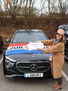 NEKI SU PUTOVALI I DO 300 KILOMETARA: Hercegovački običaji i Mercedesi na snimanju spota u Njemačkoj