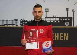 Ivan Prtajin sa priznanjem i Domovnicom Večernjeg lista / Foto: Fenix (Petar Krešimir Puđa)