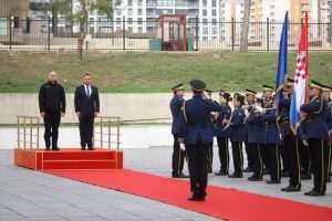 Ministar odbrane Kosova Ejup Maqedonci ugostio je ministra odbrane Hrvatske Ivana Anušića / Foto: Anadolu