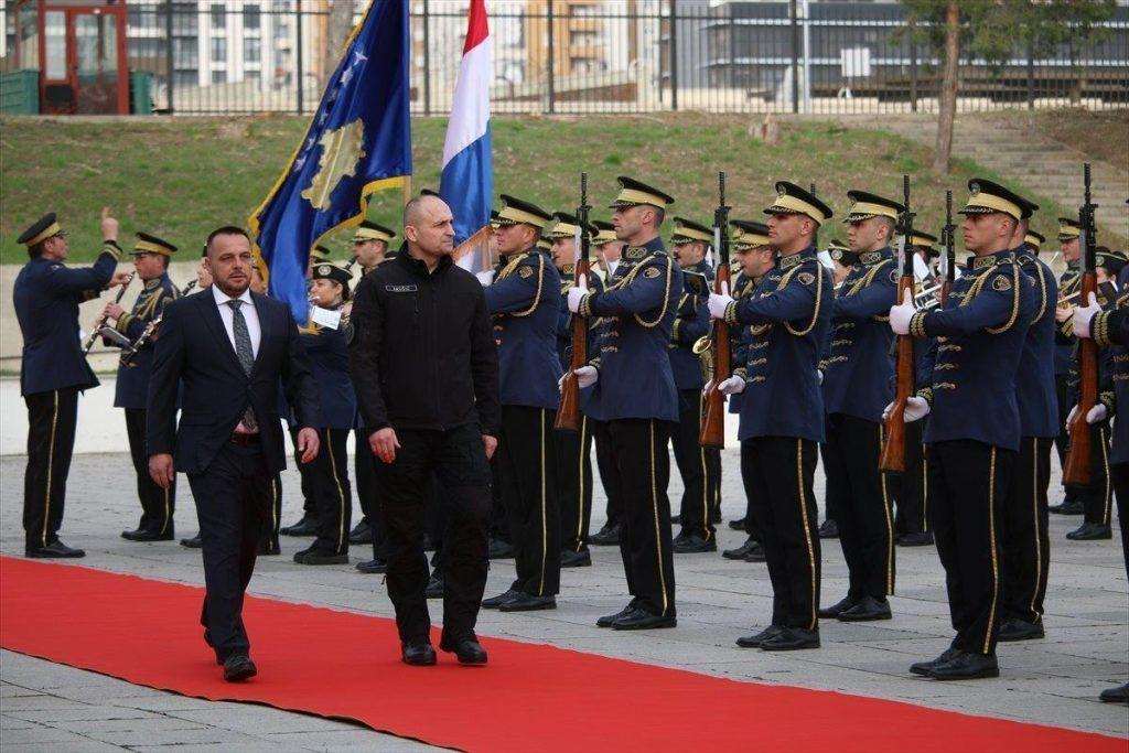 Ministar odbrane Kosova Ejup Maqedonci ugostio je ministra odbrane Hrvatske Ivana Anušića / Foto: Anadolu