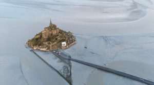 Mont Saint Michel je jedna od najposjećenijih turističkih atrakcija u Francuskoj izvan Pariza / Foto: Anadolu