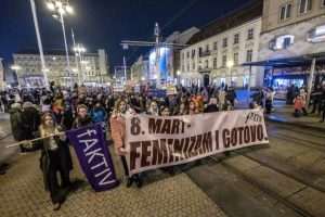 Plakat nošen tijekom noćnog marša u povodu Međunarodnog dana žena, 8. ožujka u Zagrebu pod nazivom "Feminizam i gotovo" / Foto: Hina