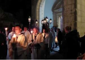 Predsjednik Vlade RH Andrej Plenković sudjelovao je na Veliki Četvrtak u procesiji Za križen u Svirču, na otoku Hvaru / Foto: Hina
