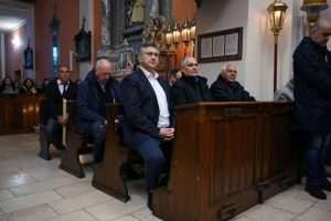 Predsjednik Vlade RH Andrej Plenković sudjelovao je na Veliki Četvrtak u procesiji Za križen u Svirču, na otoku Hvaru / Foto: Hina