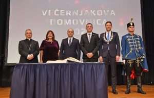 (FOTO) HRVATSKI SPEKTAKL U NJEMAČKOJ: Ponos i radost na Večernjakovoj domovnici, Đani Maršan dirnuo u srca kad je zapjevao "Bože čuvaj Hrvatsku, naš dragi dom"