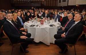 (FOTO) HRVATSKI SPEKTAKL U NJEMAČKOJ: Ponos i radost na Večernjakovoj domovnici, Đani Maršan dirnuo u srca kad je zapjevao "Bože čuvaj Hrvatsku, naš dragi dom"