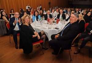 (FOTO) HRVATSKI SPEKTAKL U NJEMAČKOJ: Ponos i radost na Večernjakovoj domovnici, Đani Maršan dirnuo u srca kad je zapjevao "Bože čuvaj Hrvatsku, naš dragi dom"