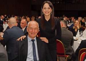 (FOTO) HRVATSKI SPEKTAKL U NJEMAČKOJ: Ponos i radost na Večernjakovoj domovnici, Đani Maršan dirnuo u srca kad je zapjevao "Bože čuvaj Hrvatsku, naš dragi dom"