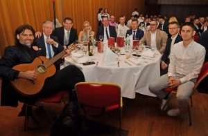 (FOTO) HRVATSKI SPEKTAKL U NJEMAČKOJ: Ponos i radost na Večernjakovoj domovnici, Đani Maršan dirnuo u srca kad je zapjevao "Bože čuvaj Hrvatsku, naš dragi dom"