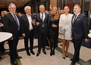 (FOTO) HRVATSKI SPEKTAKL U NJEMAČKOJ: Ponos i radost na Večernjakovoj domovnici, Đani Maršan dirnuo u srca kad je zapjevao "Bože čuvaj Hrvatsku, naš dragi dom"