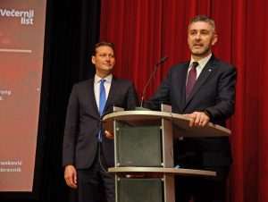 (FOTO) HRVATSKI SPEKTAKL U NJEMAČKOJ: Ponos i radost na Večernjakovoj domovnici, Đani Maršan dirnuo u srca kad je zapjevao "Bože čuvaj Hrvatsku, naš dragi dom"