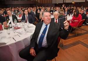 (FOTO) HRVATSKI SPEKTAKL U NJEMAČKOJ: Ponos i radost na Večernjakovoj domovnici, Đani Maršan dirnuo u srca kad je zapjevao "Bože čuvaj Hrvatsku, naš dragi dom"