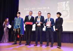 (FOTO) HRVATSKI SPEKTAKL U NJEMAČKOJ: Ponos i radost na Večernjakovoj domovnici, Đani Maršan dirnuo u srca kad je zapjevao "Bože čuvaj Hrvatsku, naš dragi dom"