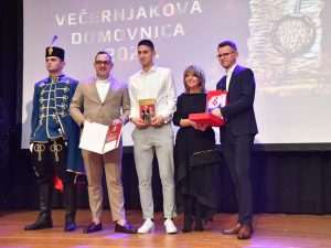 (FOTO) HRVATSKI SPEKTAKL U NJEMAČKOJ: Ponos i radost na Večernjakovoj domovnici, Đani Maršan dirnuo u srca kad je zapjevao "Bože čuvaj Hrvatsku, naš dragi dom"