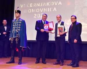 (FOTO) HRVATSKI SPEKTAKL U NJEMAČKOJ: Ponos i radost na Večernjakovoj domovnici, Đani Maršan dirnuo u srca kad je zapjevao "Bože čuvaj Hrvatsku, naš dragi dom"