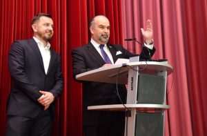 (FOTO) HRVATSKI SPEKTAKL U NJEMAČKOJ: Ponos i radost na Večernjakovoj domovnici, Đani Maršan dirnuo u srca kad je zapjevao "Bože čuvaj Hrvatsku, naš dragi dom"