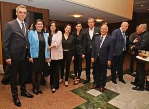 (FOTO) HRVATSKI SPEKTAKL U NJEMAČKOJ: Ponos i radost na Večernjakovoj domovnici, Đani Maršan dirnuo u srca kad je zapjevao "Bože čuvaj Hrvatsku, naš dragi dom"