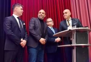 (FOTO) HRVATSKI SPEKTAKL U NJEMAČKOJ: Ponos i radost na Večernjakovoj domovnici, Đani Maršan dirnuo u srca kad je zapjevao "Bože čuvaj Hrvatsku, naš dragi dom"