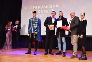 (FOTO) HRVATSKI SPEKTAKL U NJEMAČKOJ: Ponos i radost na Večernjakovoj domovnici, Đani Maršan dirnuo u srca kad je zapjevao "Bože čuvaj Hrvatsku, naš dragi dom"