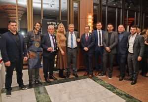 (FOTO) HRVATSKI SPEKTAKL U NJEMAČKOJ: Ponos i radost na Večernjakovoj domovnici, Đani Maršan dirnuo u srca kad je zapjevao "Bože čuvaj Hrvatsku, naš dragi dom"