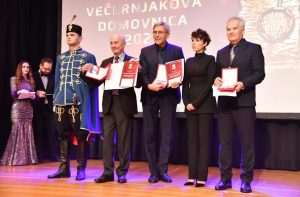 (FOTO) HRVATSKI SPEKTAKL U NJEMAČKOJ: Ponos i radost na Večernjakovoj domovnici, Đani Maršan dirnuo u srca kad je zapjevao "Bože čuvaj Hrvatsku, naš dragi dom"