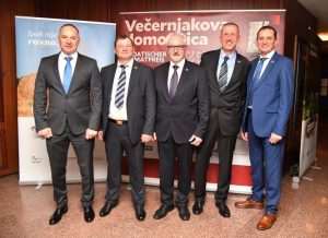 (FOTO) HRVATSKI SPEKTAKL U NJEMAČKOJ: Ponos i radost na Večernjakovoj domovnici, Đani Maršan dirnuo u srca kad je zapjevao "Bože čuvaj Hrvatsku, naš dragi dom"