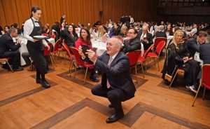 (FOTO) HRVATSKI SPEKTAKL U NJEMAČKOJ: Ponos i radost na Večernjakovoj domovnici, Đani Maršan dirnuo u srca kad je zapjevao "Bože čuvaj Hrvatsku, naš dragi dom"