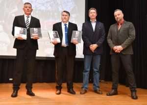 (FOTO) HRVATSKI SPEKTAKL U NJEMAČKOJ: Ponos i radost na Večernjakovoj domovnici, Đani Maršan dirnuo u srca kad je zapjevao "Bože čuvaj Hrvatsku, naš dragi dom"