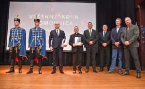 (FOTO) HRVATSKI SPEKTAKL U NJEMAČKOJ: Ponos i radost na Večernjakovoj domovnici, Đani Maršan dirnuo u srca kad je zapjevao "Bože čuvaj Hrvatsku, naš dragi dom"