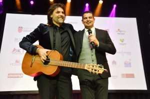 (FOTO) HRVATSKI SPEKTAKL U NJEMAČKOJ: Ponos i radost na Večernjakovoj domovnici, Đani Maršan dirnuo u srca kad je zapjevao "Bože čuvaj Hrvatsku, naš dragi dom"