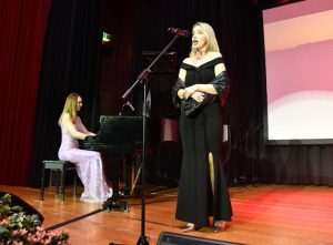 (FOTO) HRVATSKI SPEKTAKL U NJEMAČKOJ: Ponos i radost na Večernjakovoj domovnici, Đani Maršan dirnuo u srca kad je zapjevao "Bože čuvaj Hrvatsku, naš dragi dom"