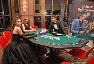 (FOTO) HRVATSKI SPEKTAKL U NJEMAČKOJ: Ponos i radost na Večernjakovoj domovnici, Đani Maršan dirnuo u srca kad je zapjevao "Bože čuvaj Hrvatsku, naš dragi dom"