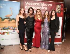 (FOTO) HRVATSKI SPEKTAKL U NJEMAČKOJ: Ponos i radost na Večernjakovoj domovnici, Đani Maršan dirnuo u srca kad je zapjevao "Bože čuvaj Hrvatsku, naš dragi dom"