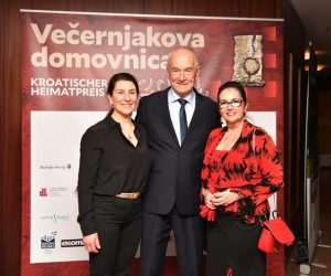 (FOTO) HRVATSKI SPEKTAKL U NJEMAČKOJ: Ponos i radost na Večernjakovoj domovnici, Đani Maršan dirnuo u srca kad je zapjevao "Bože čuvaj Hrvatsku, naš dragi dom"